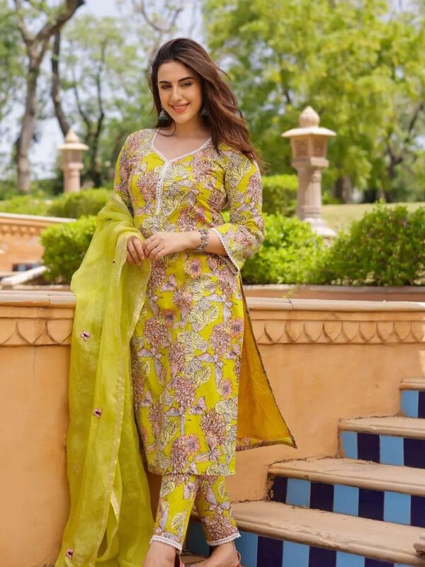 Shri Ram Green Floral Kurta Set for Women