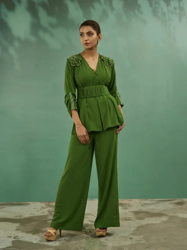 Style-10-Monochrome-Look-in-a-Rich-Shade-Look-Book