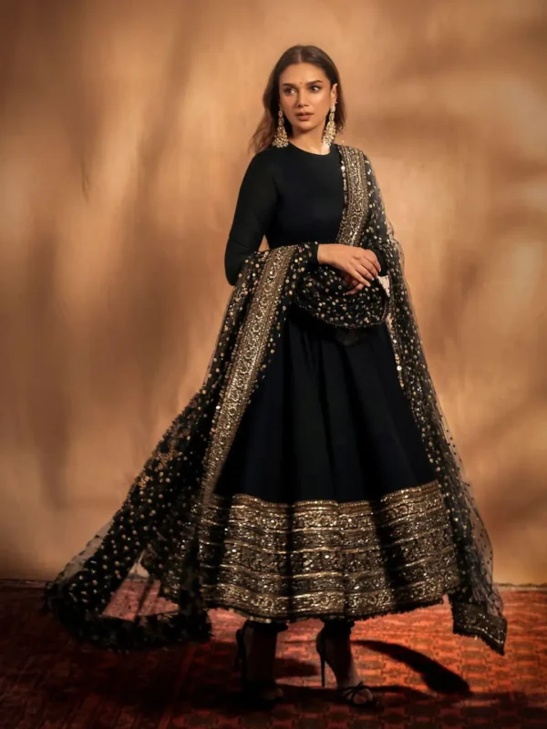 Style-3-The-Little-Black-Dress-with-a-Festive-Twist-Look-Book